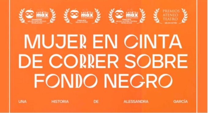 Mujer en Cinta de Correr Sobre Fondo Negro