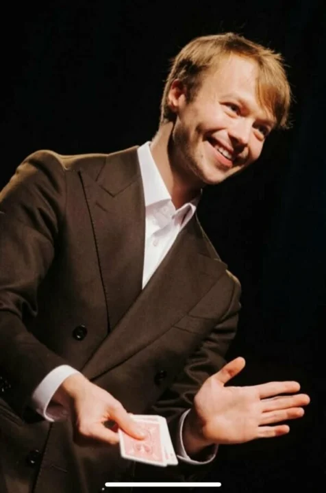 MORITZ MUELLER (ALEMANIA) MAGIA