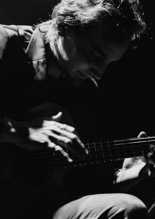 Michal Obrebski (rock progresivo, flamenco, jazz, fingerstyle guitar)